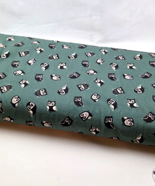 Trikåtyg Små Ugglor på grön botten